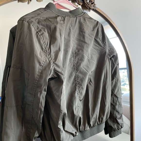 New look hunter green bomber jacket . Polyester. Orange interior . - Picture 3 of 5